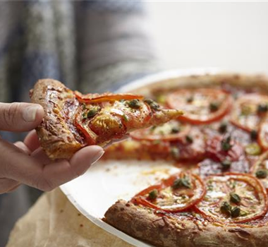 WIE GEHT... LECKERE GOURMET-PIZZA? WIE GEHT... LECKERE GOURMET-PIZZA?